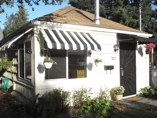 Building Photo - 7619 N Berkeley Ave