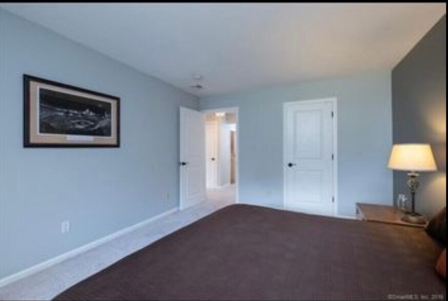 Building Photo - 705 Lake Ave