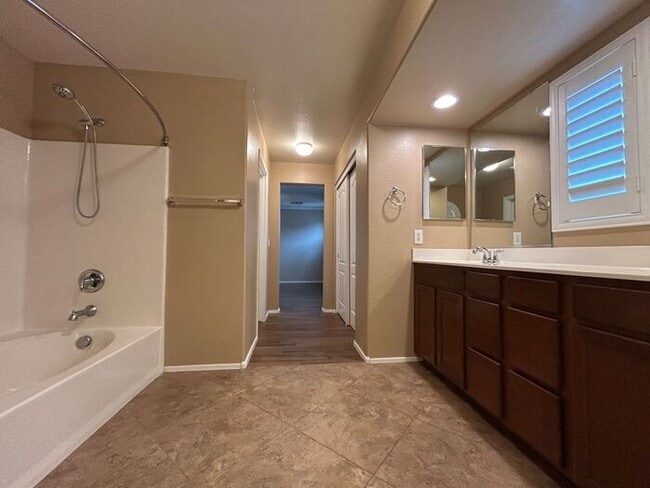 Building Photo - 2251 S Ponderosa Dr