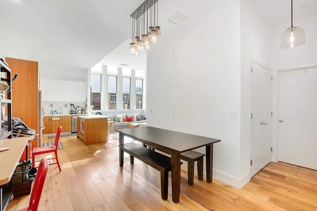 Building Photo - 220 W 148th St