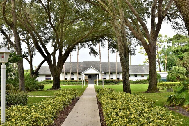 Building Photo - 2502 SE Anchorage Cove