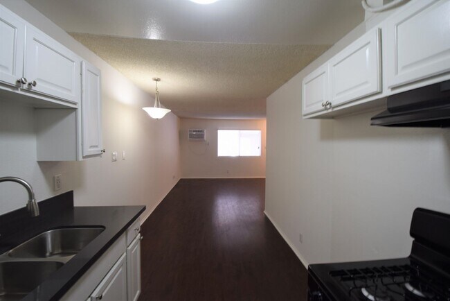 Building Photo - 6954 Woodman Ave