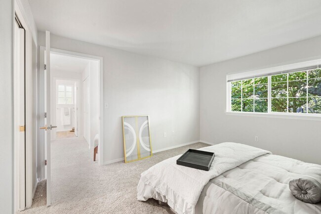 Building Photo - Water’s Edge Townhomes – Luxury Townhomes for Rent in Tacoma