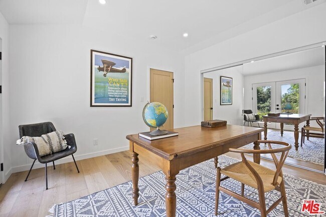 Building Photo - 1131 Rancho Dr