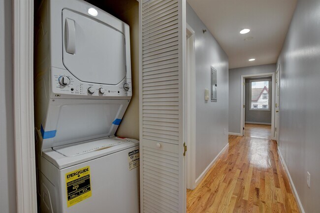 Building Photo - 38 Court House Pl