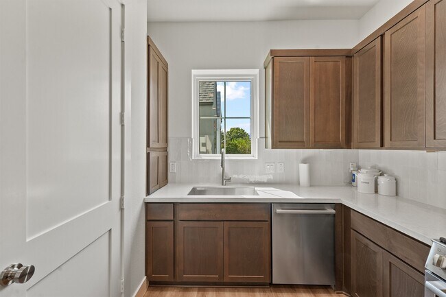 Building Photo - 1517 D Vermont St