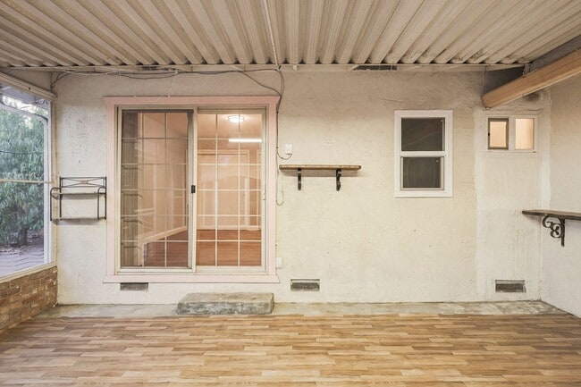 Building Photo - 4448 Irvington Ave