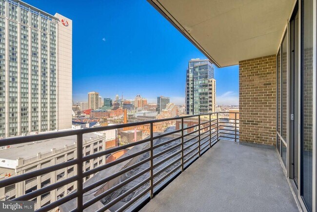 Building Photo - 675 S President St