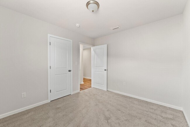 Building Photo - 630 Whispering Creek Ave