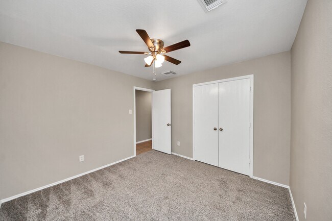 Building Photo - 826 Bandon Ln