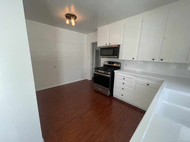 Building Photo - 5534 Kester Ave