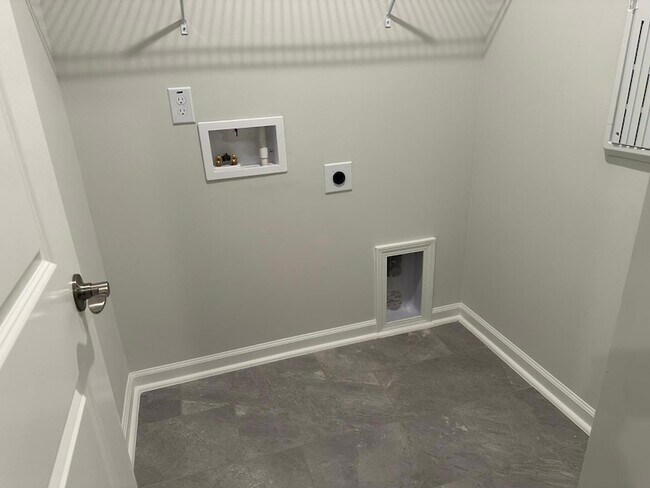 Building Photo - 1007 Blissful Waters St