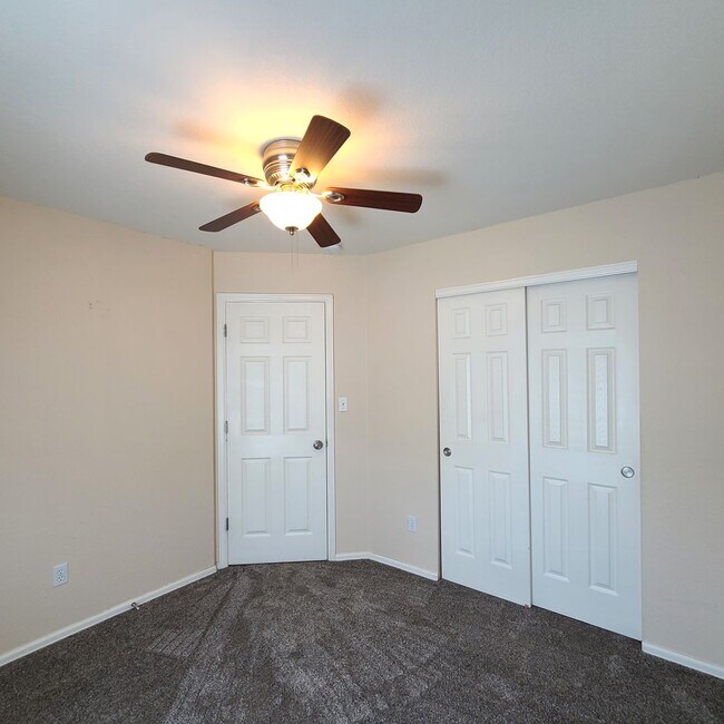 Building Photo - 6316 Riverdale Dr