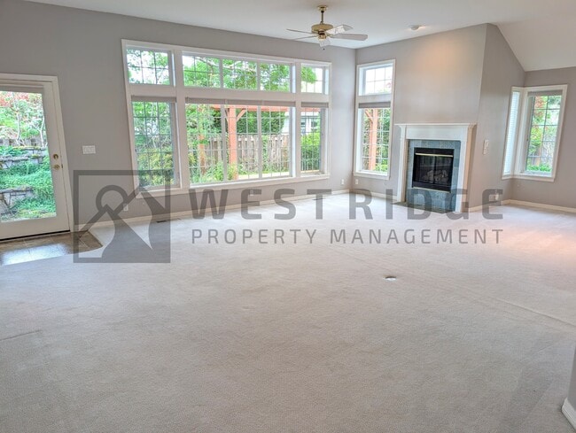 Building Photo - 632 NW Pacific Grove Dr