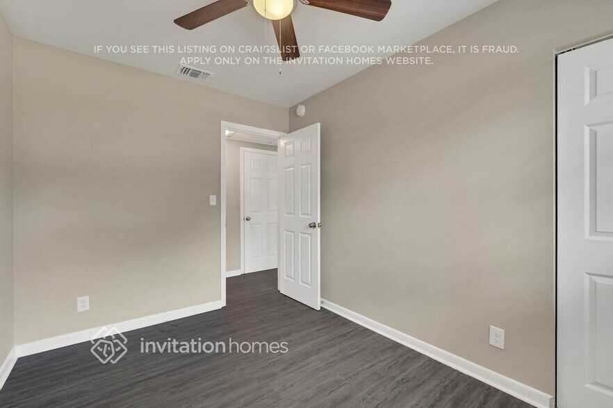 Building Photo - 1650 Cezanne Dr W