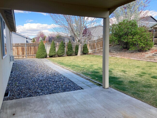 Building Photo - Ranch-Style Home With Gas Fireplace and Wa...