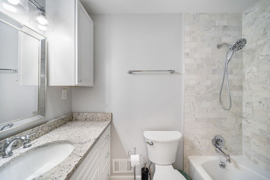 Building Photo - 4019 Flintridge Dr