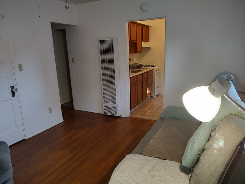 Romy studio large kitchen lots of cabinets - 828 Island Ct