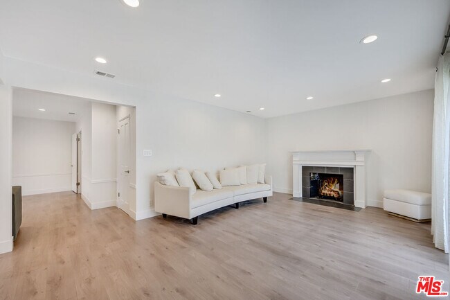 Building Photo - 149 S Kenter Ave