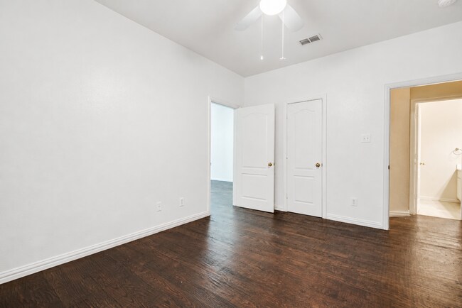 Building Photo - Spacious & Elegant Living in the Heart of Coppell