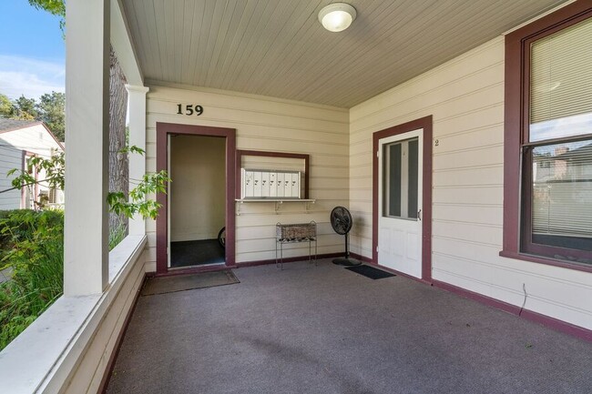 Building Photo - Fully Renovated 1 Bedroom in Downtown Palo...