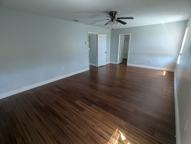 Building Photo - For Rent: Spacious, Open Floor Plan, 4 Bedroom House, Mount Dora Florida.