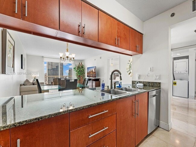 Building Photo - 1200 Brickell Bay Dr