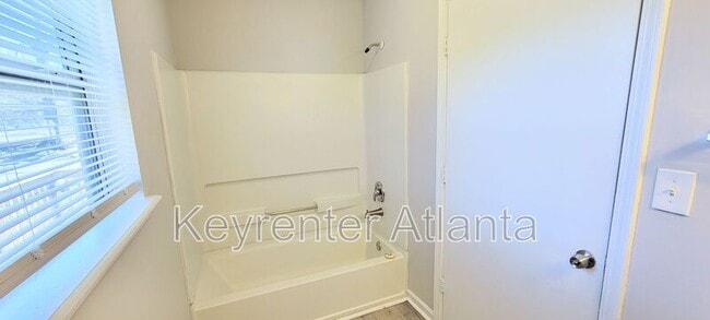 Building Photo - 41 Meldon Ave SE