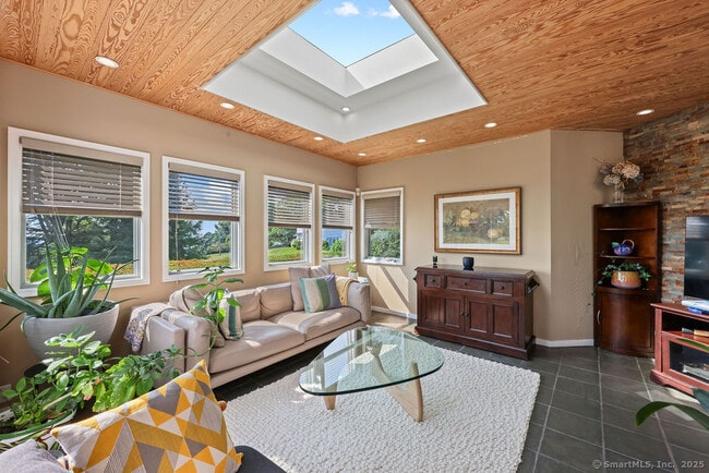 Building Photo - 130 Ferncliff Dr