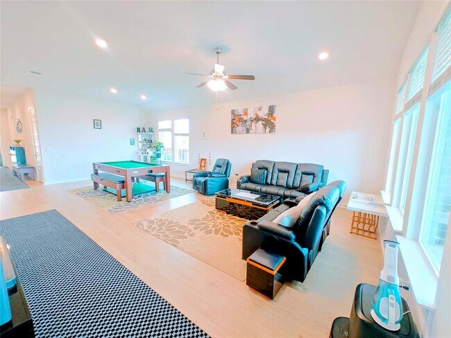 Building Photo - 228 Mystic Cyn Ln