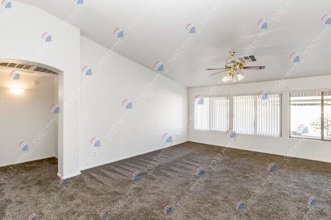 Building Photo - Charming home with great move in special! ...