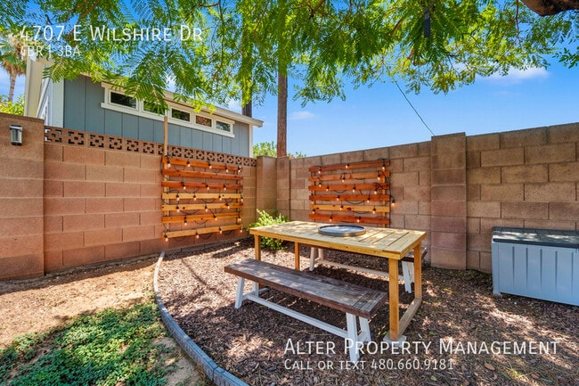 Building Photo - 4707 E Wilshire Dr