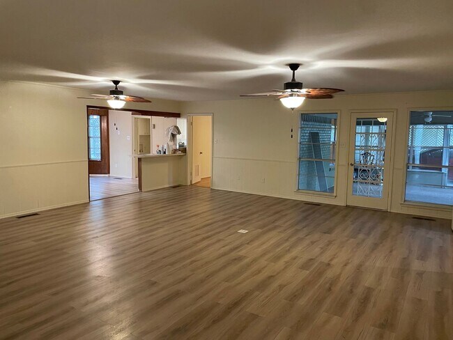 Building Photo - 3701 Austin Ave