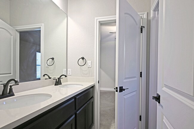 Building Photo - 588 Vale Ct