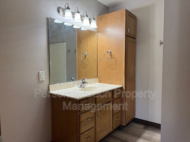 Building Photo - 2510 Amber Valley Ct S