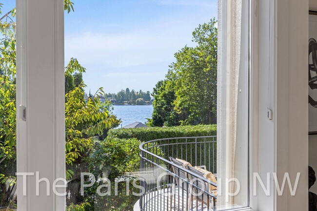 Building Photo - Stunning 3 Story Kirkland Water View Home ...