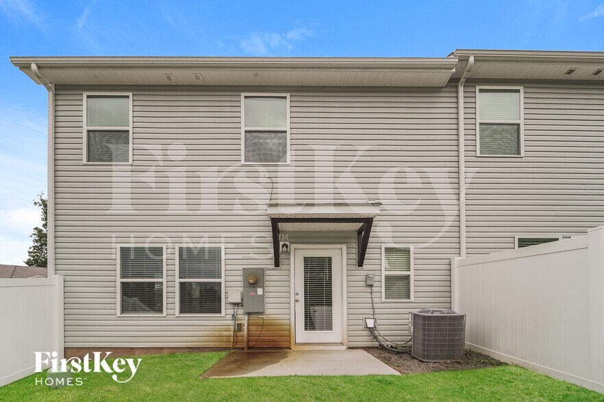 Building Photo - 2043 Cypress Village Dr NW