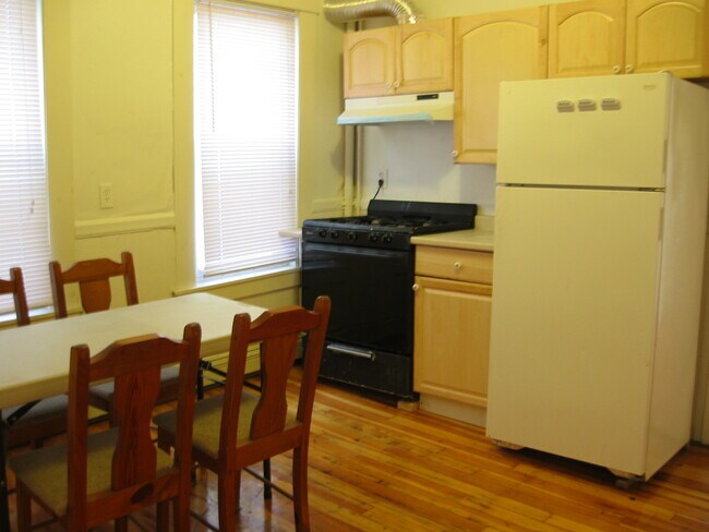 Primary Photo - 356 Windsor St