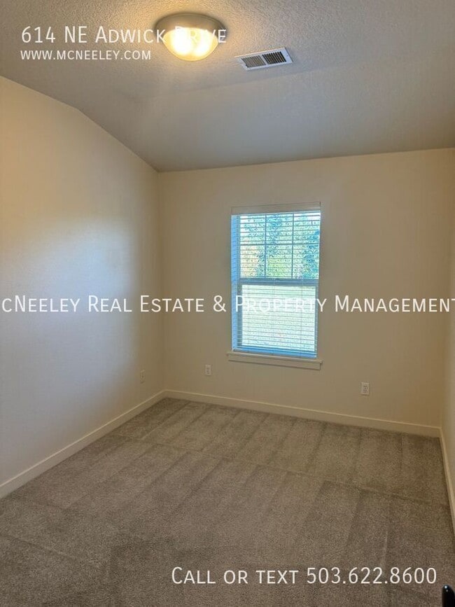 Building Photo - 614 NE Adwick Dr