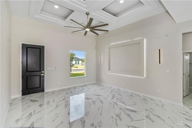 Building Photo - 20 E Sabinal Ave