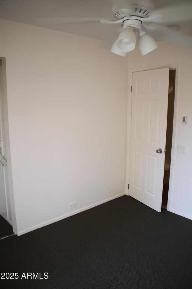 Building Photo - 4722 N 10th Pl