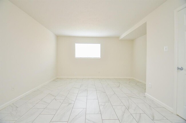Building Photo - 11818 Spring Grove Dr