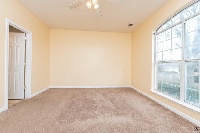 Building Photo - 100 Oldfield Ct