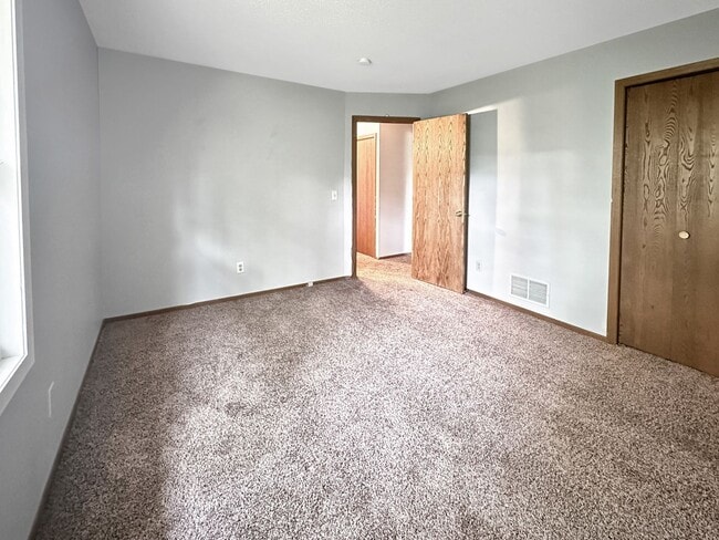 Building Photo - 3344 Berwood Ct W