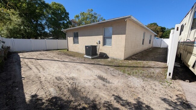 Building Photo - 1716 W Flora St