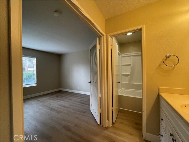 Building Photo - 61 Streamwood