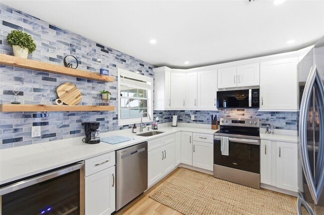Building Photo - 201 Pompano Dr SE