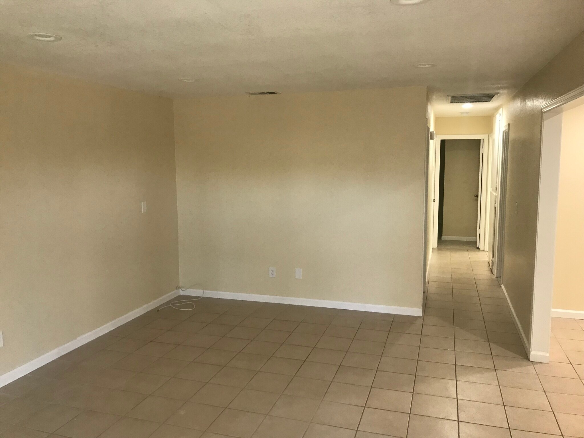 Building Photo - 7881 Hyssop Dr