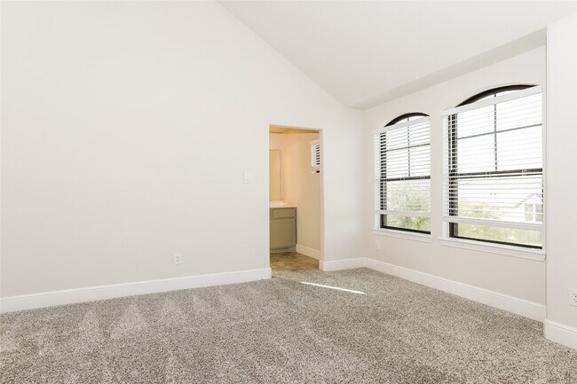 Building Photo - 30627 S Creek Way