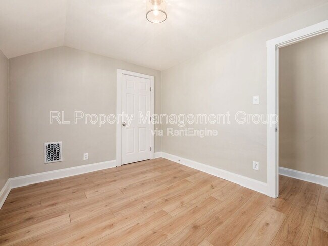 Building Photo - 439 Eldridge Ave